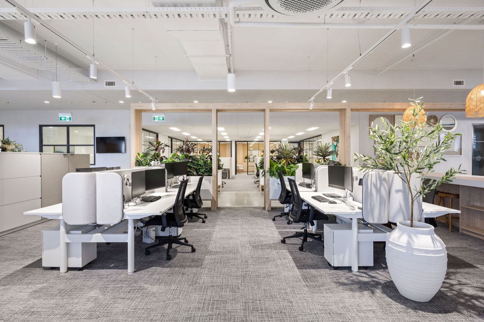 Strata Workstations — image 17